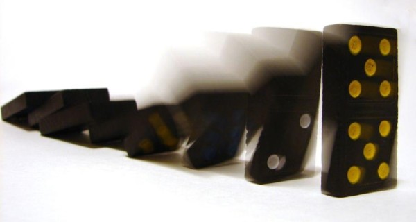 Domino cascade (Image by aussiegall on Wikimedia Commons)