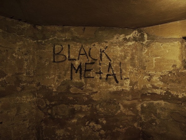 black_metal_helvete_basement