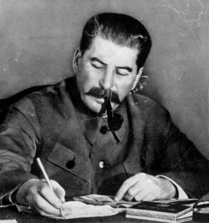 joseph_stalin_-_pipe